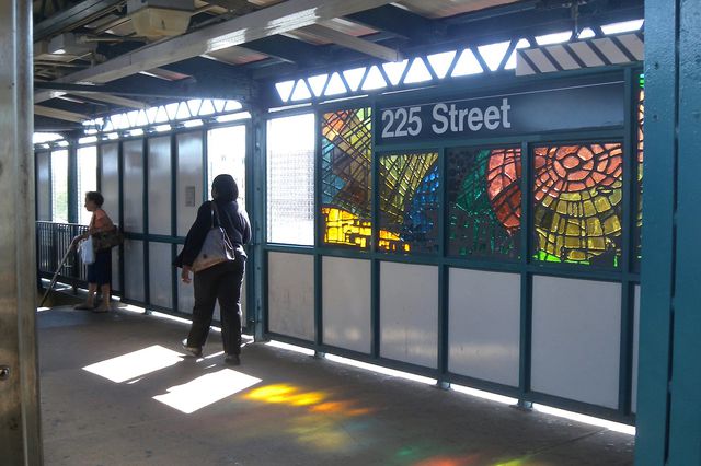 The 225th Street station platform